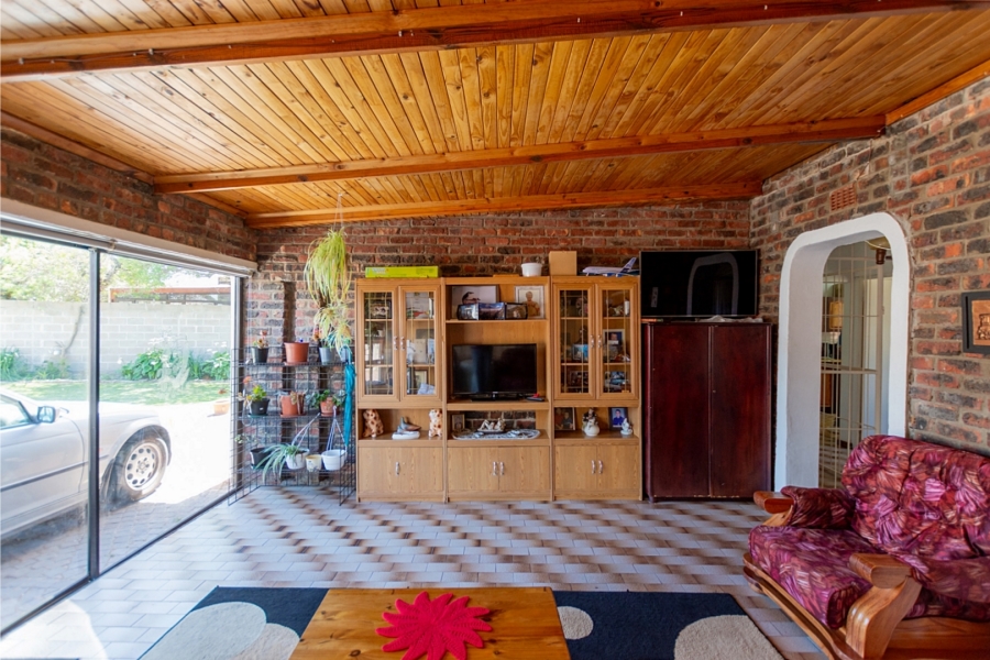 4 Bedroom Property for Sale in Middedorp Western Cape